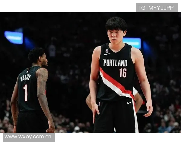 三中锋齐聚却无表现机会杨瀚森上半场未能登场引发热议